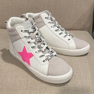 Vintage Havana White High-Top Sneakers with Pink Star